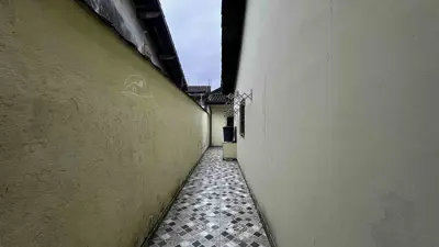 Casa - Térrea com 2 quartos (sendo 1 suite(s)) a 600,00 metros praia.