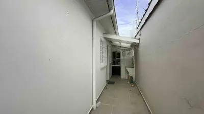 Casa - Térrea com 3 quartos (sendo 1 suite(s)) a 700,00 metros praia.