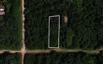 Terreno - Amplo com  quartos  a 800,00 metros praia.