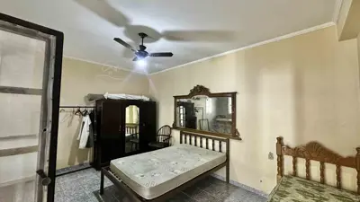 Casa - Sobrado com 3 quartos (sendo 1 suite(s)) a 400,00 metros praia.