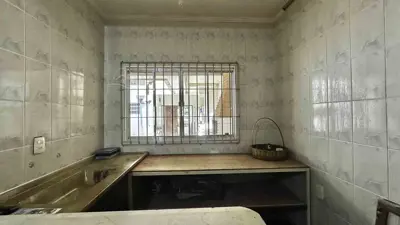 Casa - Sobrado com 3 quartos (sendo 1 suite(s)) a 400,00 metros praia.