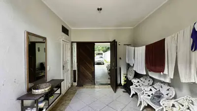 Casa - Sobrado com 3 quartos (sendo 1 suite(s)) a 400,00 metros praia.