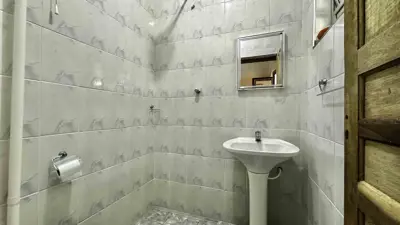 Casa - Sobrado com 3 quartos (sendo 1 suite(s)) a 400,00 metros praia.