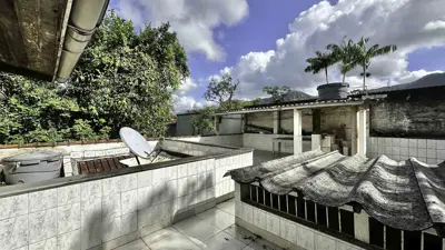Casa - Sobrado com 3 quartos (sendo 1 suite(s)) a 400,00 metros praia.