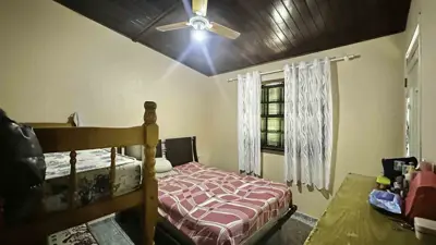 Casa - Sobrado com 3 quartos (sendo 1 suite(s)) a 400,00 metros praia.