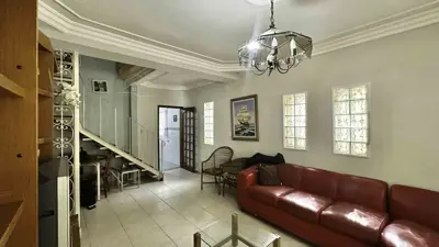 Casa - Sobrado com 3 quartos (sendo 1 suite(s)) a 400,00 metros praia.
