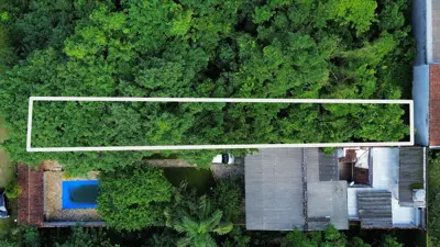 Terreno - Amplo com  quartos  a 400,00 metros praia.