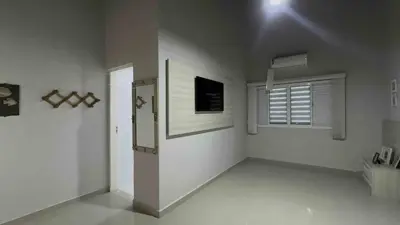 Casa - Sobrado com 5 quartos (sendo 5 suite(s)) a 100,00 metros praia.