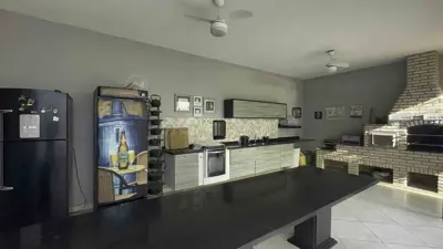 Casa - Sobrado com 5 quartos (sendo 5 suite(s)) a 100,00 metros praia.