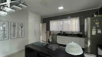 Casa - Sobrado com 5 quartos (sendo 5 suite(s)) a 100,00 metros praia.