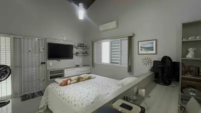 Casa - Sobrado com 5 quartos (sendo 5 suite(s)) a 100,00 metros praia.