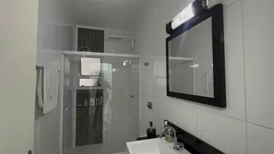 Casa - Sobrado com 5 quartos (sendo 5 suite(s)) a 100,00 metros praia.