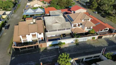 Casa - Sobrado com 5 quartos (sendo 5 suite(s)) a 100,00 metros praia.