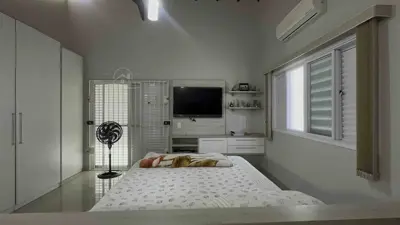 Casa - Sobrado com 5 quartos (sendo 5 suite(s)) a 100,00 metros praia.