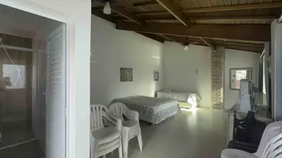 Casa - Sobrado com 5 quartos (sendo 5 suite(s)) a 100,00 metros praia.
