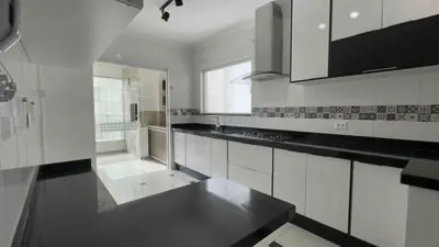 Apartamento - Amplo com 3 quartos (sendo 1 suite(s)) a 600,00 metros praia.