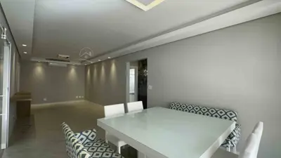 Apartamento - Amplo com 3 quartos (sendo 1 suite(s)) a 600,00 metros praia.