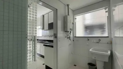 Apartamento - Amplo com 3 quartos (sendo 1 suite(s)) a 600,00 metros praia.