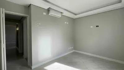 Apartamento - Amplo com 3 quartos (sendo 1 suite(s)) a 600,00 metros praia.