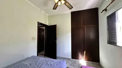 Casa - com Mezanino com 4 quartos (sendo 1 suite(s)) a 300,00 metros praia.