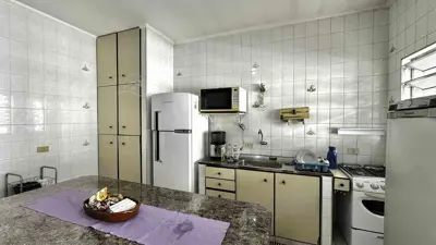 Casa - com Mezanino com 4 quartos (sendo 1 suite(s)) a 300,00 metros praia.