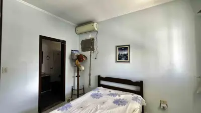 Casa - com Mezanino com 4 quartos (sendo 1 suite(s)) a 300,00 metros praia.