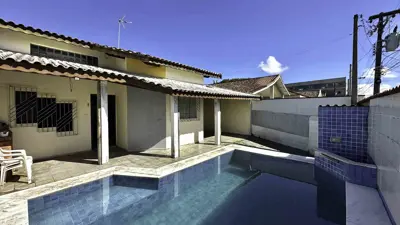 Casa - com Mezanino com 4 quartos (sendo 1 suite(s)) a 300,00 metros praia.
