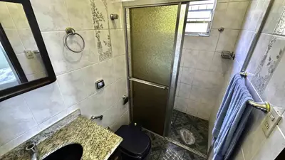Casa - com Mezanino com 4 quartos (sendo 1 suite(s)) a 300,00 metros praia.