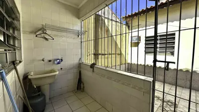 Casa - com Mezanino com 4 quartos (sendo 1 suite(s)) a 300,00 metros praia.