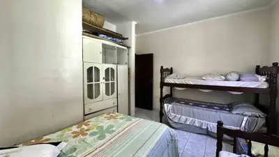 Casa - com Mezanino com 4 quartos (sendo 1 suite(s)) a 300,00 metros praia.