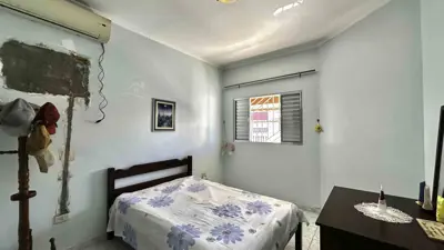 Casa - com Mezanino com 4 quartos (sendo 1 suite(s)) a 300,00 metros praia.