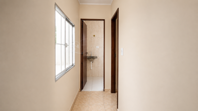 Casa - Sobrado com 4 quartos (sendo 0 suite(s)) a 1000,00 metros praia.