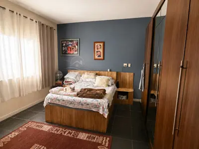 Casa - Sobrado com 4 quartos (sendo 0 suite(s)) a 1000,00 metros praia.