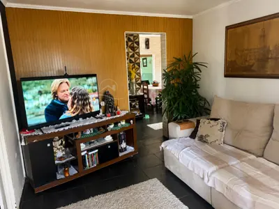 Casa - Sobrado com 4 quartos (sendo 0 suite(s)) a 1000,00 metros praia.