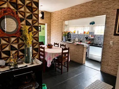 Casa - Sobrado com 4 quartos (sendo 0 suite(s)) a 1000,00 metros praia.