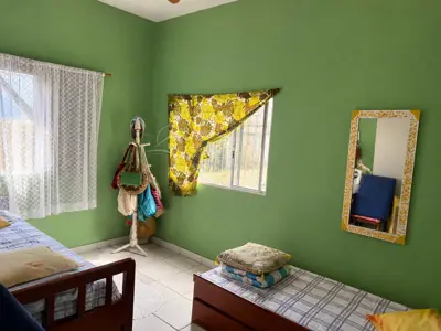 Casa - Sobrado com 4 quartos (sendo 0 suite(s)) a 1000,00 metros praia.