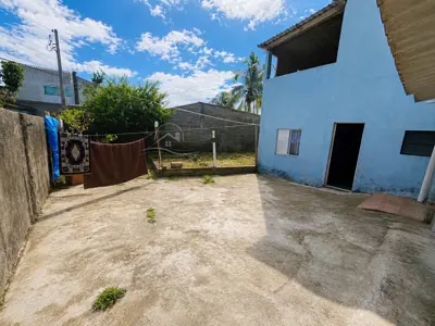 Casa - Sobrado com 4 quartos (sendo 0 suite(s)) a 1000,00 metros praia.