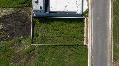 Terreno - Amplo com  quartos  a 3000,00 metros praia.