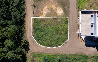 Terreno - Amplo com  quartos  a 2000,00 metros praia.