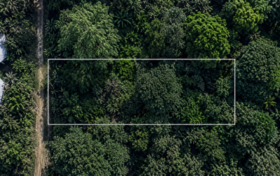 Terreno - Limpo com  quartos  a 600,00 metros praia.