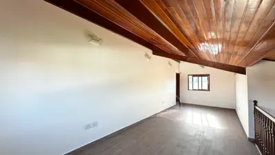 Casa - com Mezanino com 3 quartos (sendo 1 suite(s)) a 500,00 metros praia.