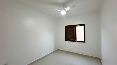 Casa - com Mezanino com 3 quartos (sendo 1 suite(s)) a 500,00 metros praia.