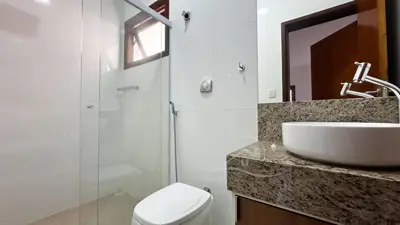 Casa - com Mezanino com 3 quartos (sendo 1 suite(s)) a 500,00 metros praia.