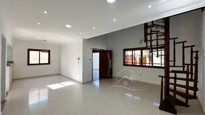 Casa - com Mezanino com 3 quartos (sendo 1 suite(s)) a 500,00 metros praia.