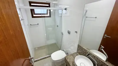Casa - com Mezanino com 3 quartos (sendo 1 suite(s)) a 500,00 metros praia.