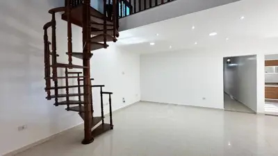 Casa - com Mezanino com 3 quartos (sendo 1 suite(s)) a 500,00 metros praia.