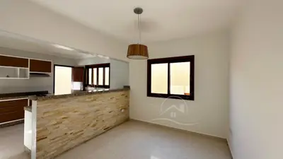 Casa - com Mezanino com 3 quartos (sendo 1 suite(s)) a 500,00 metros praia.