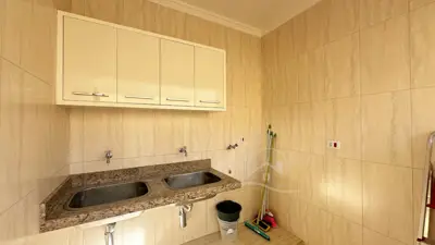 Casa - com Mezanino com 3 quartos (sendo 1 suite(s)) a 500,00 metros praia.