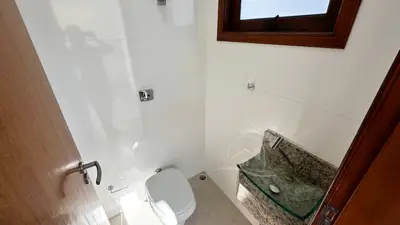 Casa - com Mezanino com 3 quartos (sendo 1 suite(s)) a 500,00 metros praia.