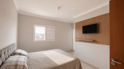 Casa - Sobrado com 3 quartos (sendo 1 suite(s)) a 2500,00 metros praia.